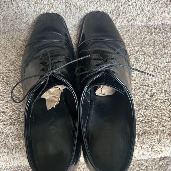 Prada Men\'s Black Leather Cap Toe Oxfords. main image 10